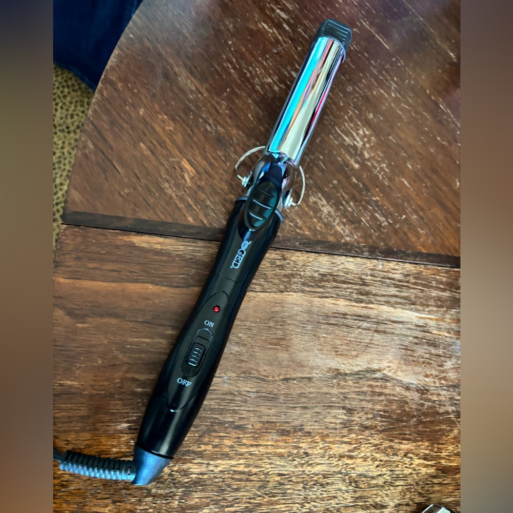 Plug in GED Black Curling Iron